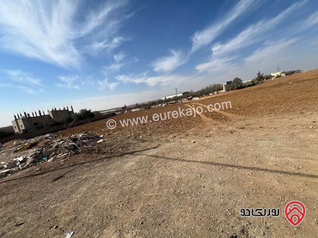قطعة أرض مفروزة مساحة 3 دونم و 800م للبيع في مادبا - حواره