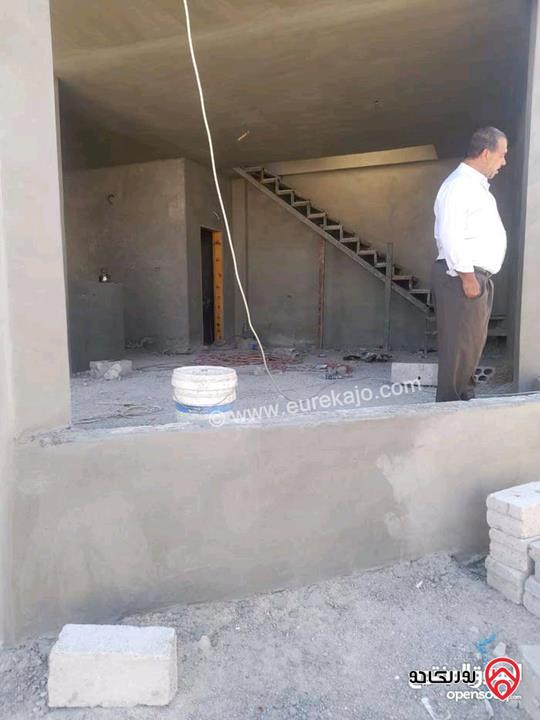 شاليه مساحة الأرض 306م والبناء 90م للبيع في البلقاء - بمنطقة الكرامة