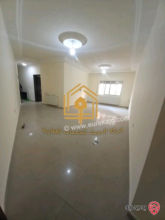 شقة فارغة طابق اول مساحة 110م للإيجار في عمان - ام السماق 