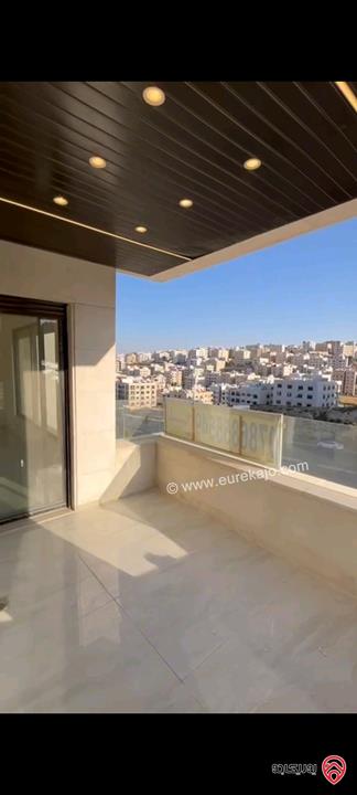 شقة مع رووف مساحة 215م للبيع في عمان - الجبيهة شارع الاردن قرب ديوان الصمادي 