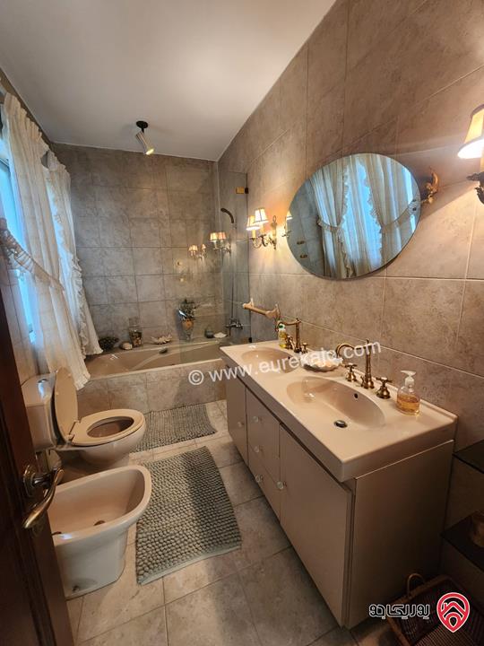 فيلا راقية مساحة 520م على أرض 830م للبيع في عمان - أم أذينة