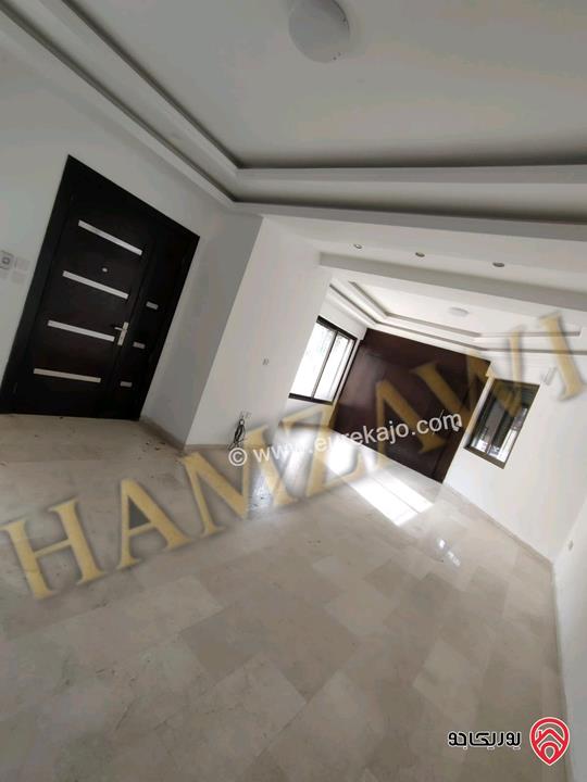 شقة طابق أرضي مساحة 220م داخلي و 100م خارجي للايجار في عمان - عبدون 