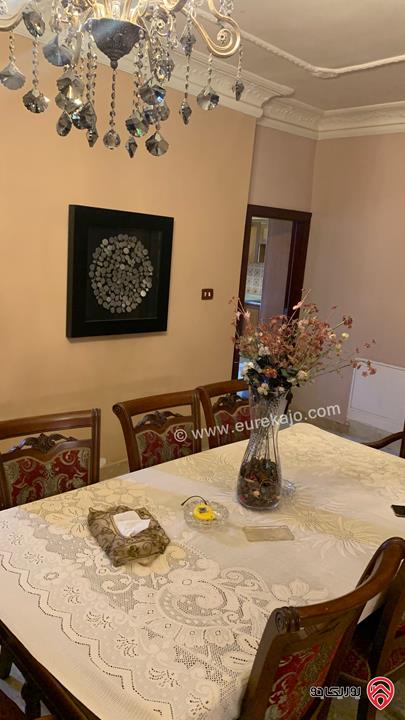 شقة مميزة مفروشة  مساحة 180م داخلي و 90م خارجي للإيجار من المالك مباشرة في عمان - جبل عمان