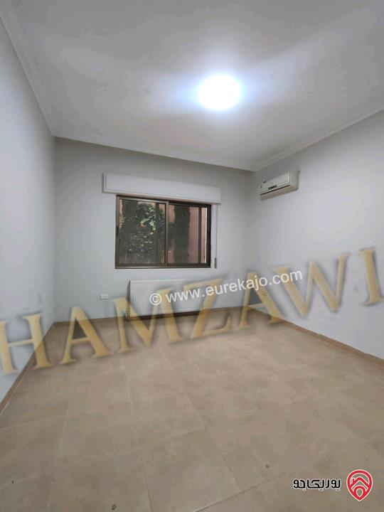 شقة شبه أرضية مساحة 220م داخلي و 80م خارجي للايجار في عمان - دير غبار 