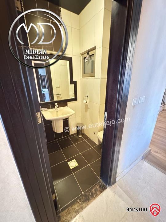 شقة دوبلكس للبيع طابق اخير مع روف في عمان - حي الصحابة مساحة 260م مع تراسات تشطيبات ديكورات عصرية فاخرة اطلالة رائعة