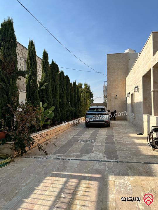 بيت مستقل شبه فيلا مساحة 251م على أرض 667م للبيع في عمان - طريق المطار ضاحية الامير علي