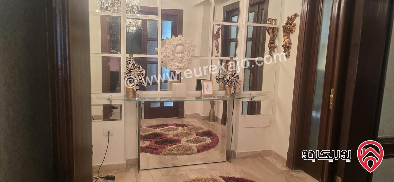 شقة ارضية مساحة 351م و حديقة وتراسات 350م للبيع في عمان - الرابية