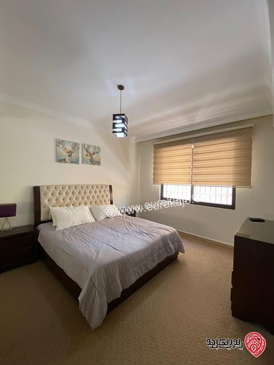 شقة طابق شبه ارضي مساحة 200م داخلي و 70م خارجي للبيع مفروشة في عمان - عبدون