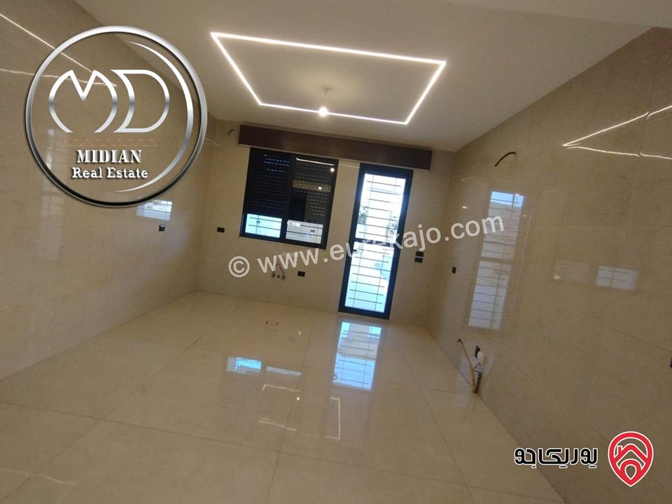 شقق ارضية جديدة للبيع في عمان - ضاحية النخيل مساحات 190 & 200م مع تراسات وحدائق تشطيبات و ديكورات سوبر ديلوكس