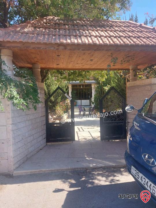 بيت مستقل مكون من 3 طوابق على أرض 740م للبيع في اربد - الحصن