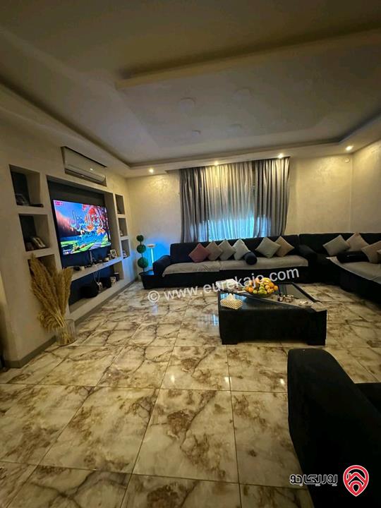 شقة أرضية مساحة 200م داخلي و 200 م خارجي للبيع في عمان - طبربور