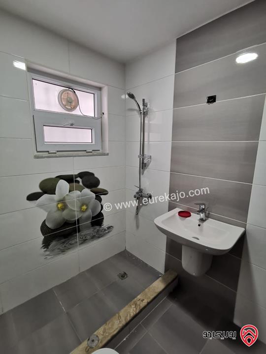 فيلا مع شقتين مساحة 800م على أرض 750م للبيع بإطلالة خلابة في عمان - بدر الجديدة من المالك مباشرة 