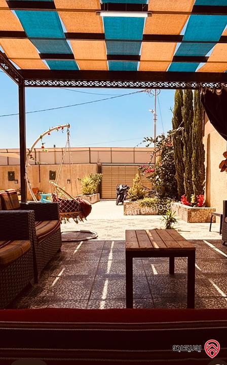 مزرعة مساحة الأرض 428م والبناء 90م للبيع في عمان - على طريق المطار الجيزة
