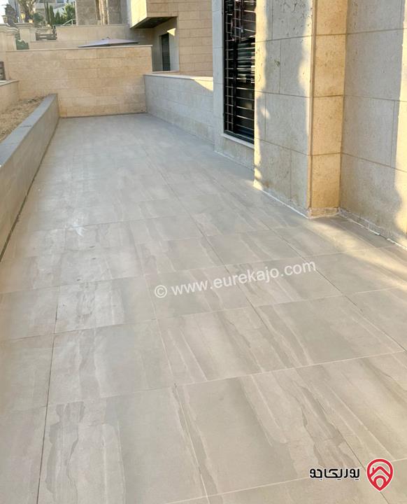 شقة ارضية مفروشة مساحة 180م داخلي و 50م خارجي تراس ومدخل خاص للإيجار في عمان - الرابية 