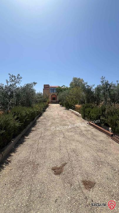 مزرعة مساحة 9 دونم و 708م للبيع في البلقاء - بمنطقة تل الرمان بالقرب من مطعم خيل و ليل 