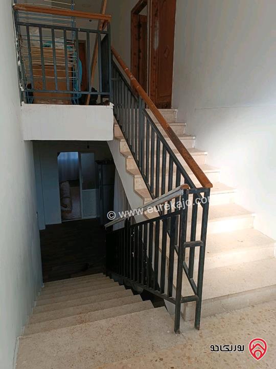 (التواصل فقط عن طريق الواتساب) منزل مع حديقة مساحة 220م على أرض 685م للبيع في اربد - الحي الشرقي