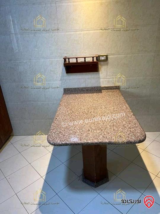 شقة فارغة طابق ثالث مساحة 150م للإيجار في عمان - الرابية 