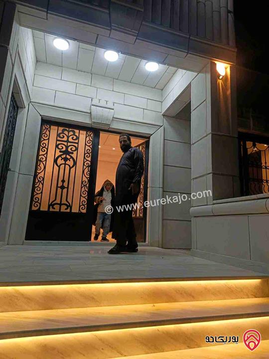 فيلا مستقلة مساحة 250م على أرض 500م للبيع في الزرقاء - بجانب جامعه الزرقاء الخاصة