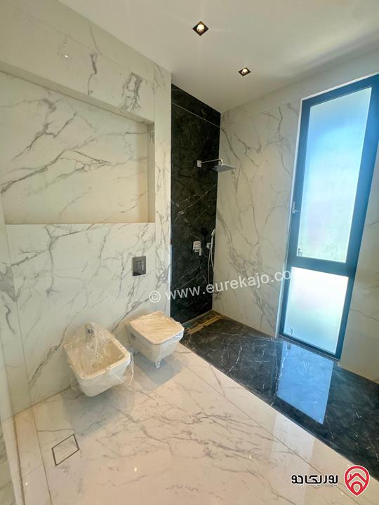 فيلا عدد 2 متلاصقتان مساحة البناء 885م على أرض 500م لكل فيلا للبيع في عمان - رجم عميش بإطلالة جميلة