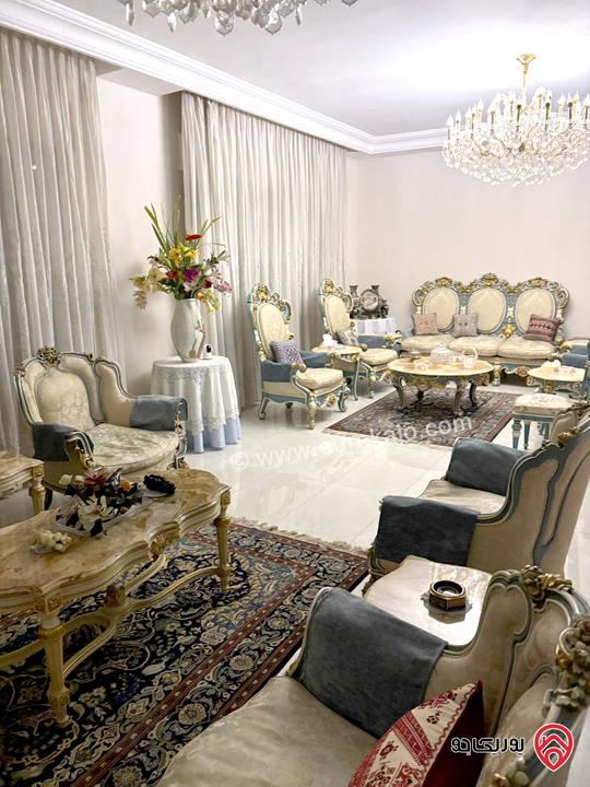 شقة طابقية ارضية مساحة 355م مع حديقة 500م للبيع في عمان - الشميساني