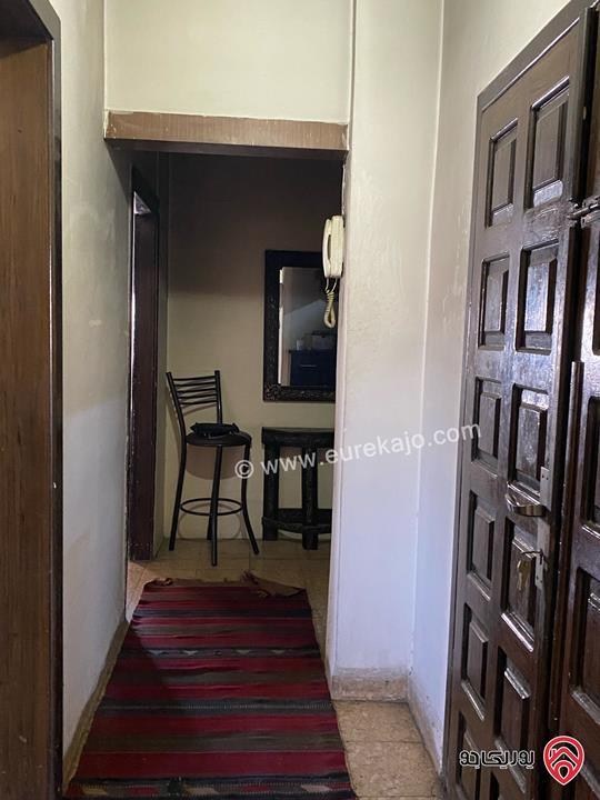 شقة طابق ارضي مساحة 180م للبيع في عمان - جبل عمان شارع الرينبو 
