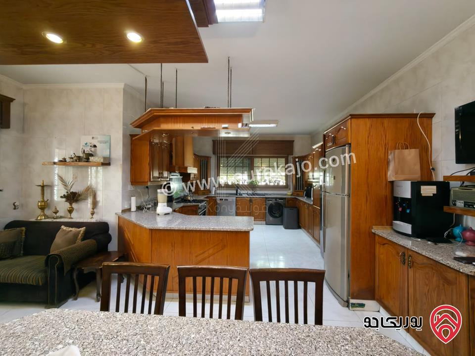 فيلا متلاصقة مميزة مساحة 350م على أرض 520م للبيع في عمان - تلاع العلي