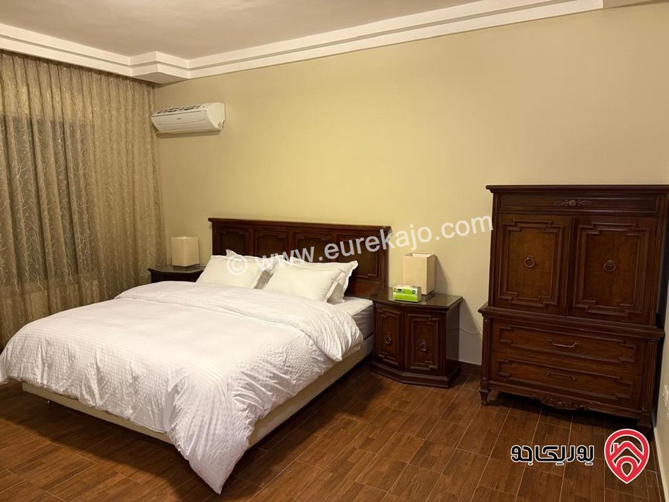 شقة سوبر ديلوكس طابق أخير مع روف مساحة 280م للايجار مفروشة في عمان - أم الكندم