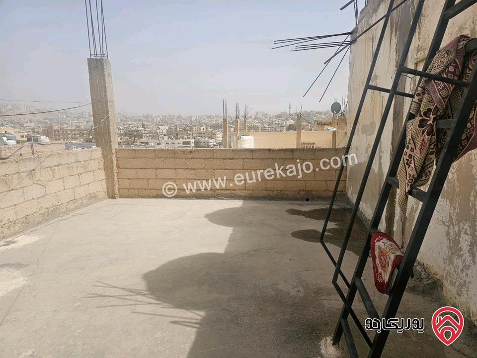 شقة طابق اول مساحة 130م للبيع في الزرقاء - حي شاكر 