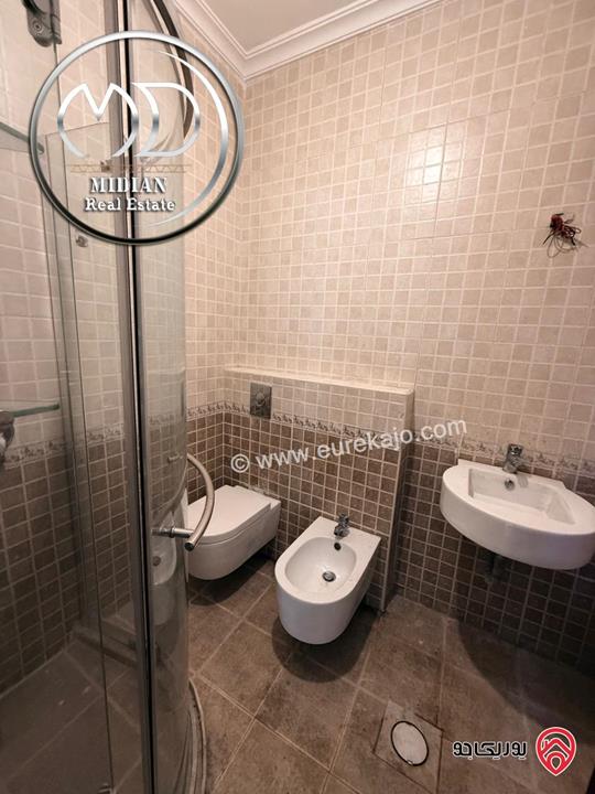 فيلا جديدة للبيع في أجمل مناطق عمان - الظهير مساحة 560م مع مسبح تراسات و حدائق 250م تشطيبات سوبر ديلوكس اطلالة رائعة