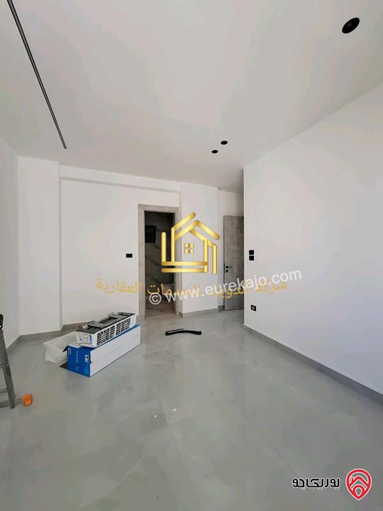 شقة جديدة طابق ثالث مساحة 124متر للإيجار في عمان - البنيات 