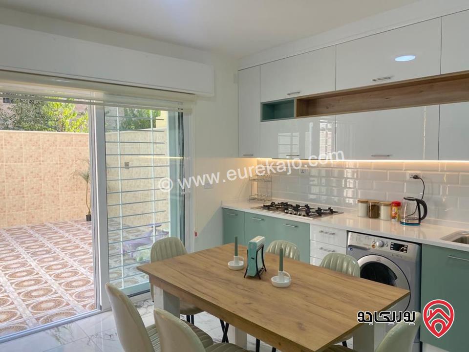 شبه فيلا متلاصقة مفروشة للبيع في عمان - ام السماق مساحة الارض 150م ومساحة البناء 180م بسعر مغري