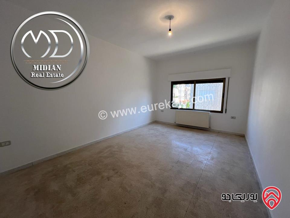 شقة مساحة 170م طابق ثالث للبيع في عمان - ام اذينة تصلح للاستثمار بسعر مميز جداً