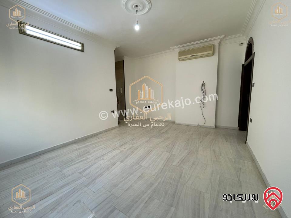 شقة طابق ثالث مع رووف مساحة 180م للايجار في عمان - الجاردنز 