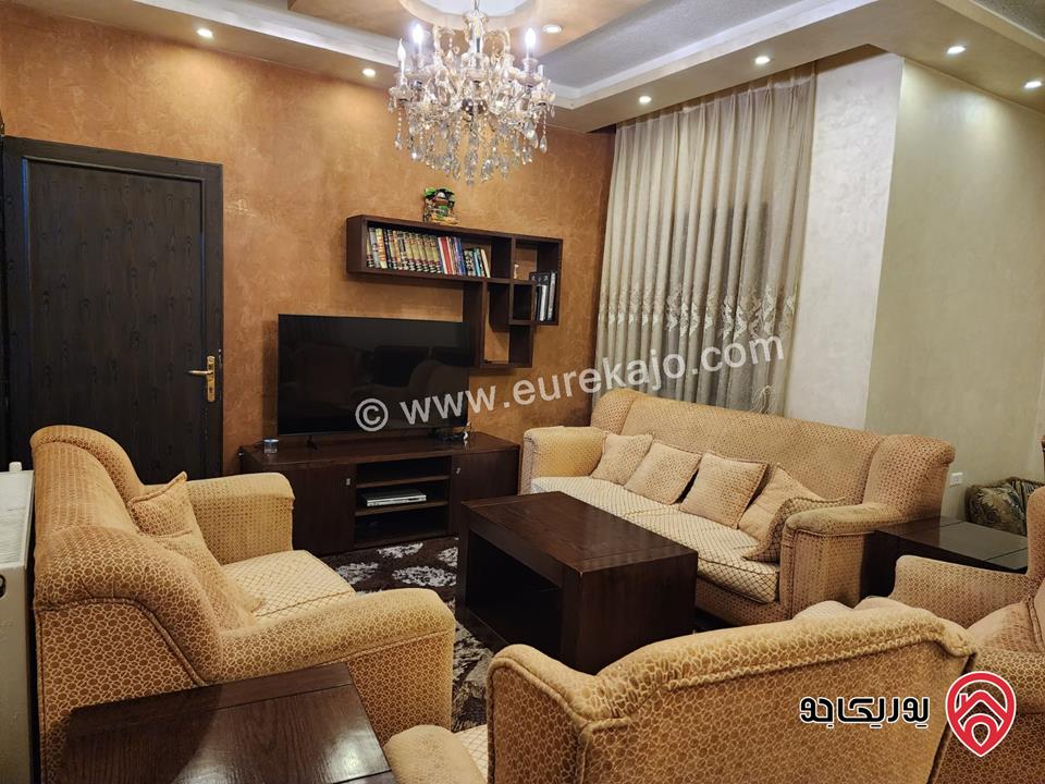 شقة طابقية  رووف كامل مساحة 300م للبيع في عمان - الشميساني