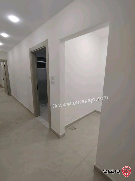 شقة طابق ثالث أخير مساحة 175م للبيع بالتقسيط – بدون وساطة البنوك معفاة من الرسوم في الزرقاء الجديدة