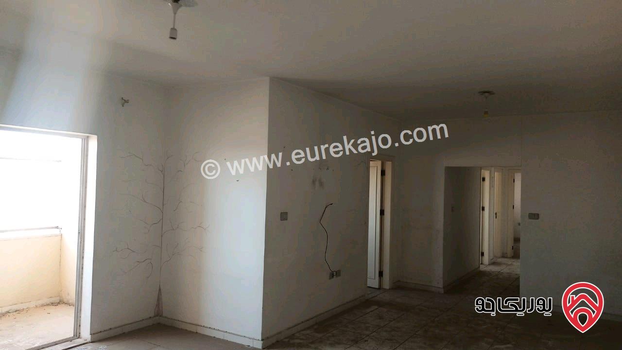 شقة طابق ثالث اخير مساحة 113 متر للبيع في الزرقاء - مدينة الشرق المرحلة الثانية 