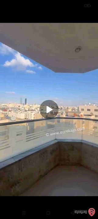 شقة مساحة 147م طابق ثالث للبيع في عمان - الدوار الثامن مقابل وزارة الأشغال العامة بسعر مغري جدا 