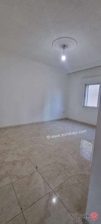 شقة مميزة مساحة 115م طابق ثالث للبيع في عمان - ام نوارة ضاحية الفاروق بالقرب من دوار البنزين من المالك مباشرة 