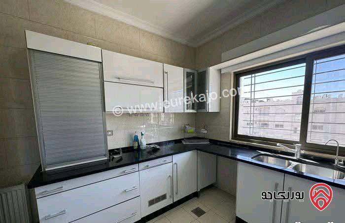 شقة فارغة طابق ثالث مع روف مساحة 260م للايجار في عمان - الرابية  