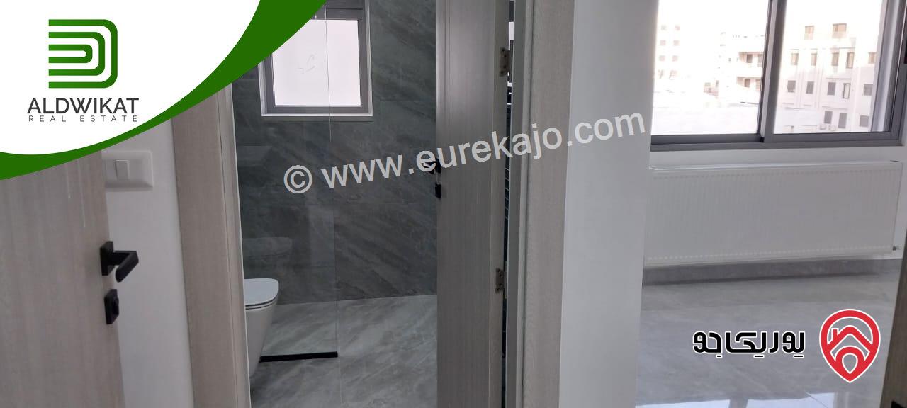 شقة طابق ثاني للبيع في عمان - البنيات / طريق المطار مساحة 180م والترس 30م بالقرب من جامعة البتراء جديدة لم تسكن