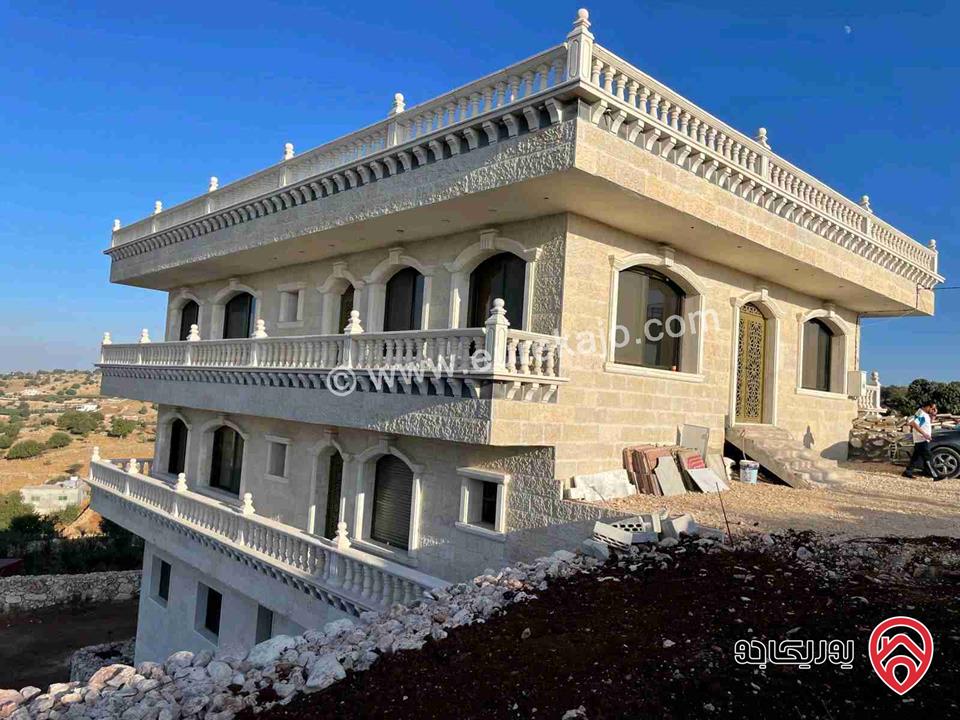 فيلا جديدة مساحة البناء 300م على أرض 2 دونم للبيع في عجلون - عبين