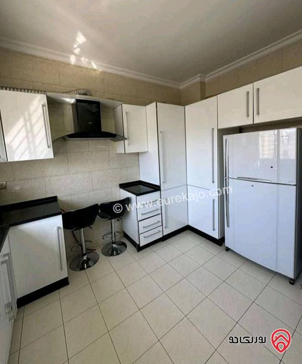 شقة فارغة طابق ثالث مع روف مساحة 260م للايجار في عمان - الرابية  