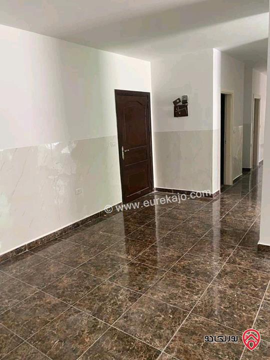 شقة فارغة طابق شبه ارضي مساحة 135م للإيجار في عمان - تلاع العلي 