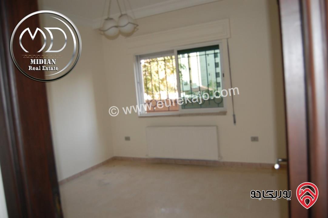 شقة شبه ارضي فارغة للايجار في عمان - الدوار السابع مساحة 190م مع ترس و حديقة 100م تشطيبات سوبر ديلوكس