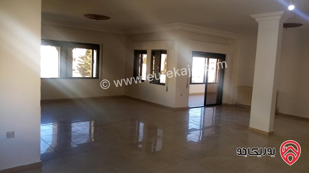 شقة كبيرة طابق ثاني مساحة 350م للايجار في عمان - تلاع العلي 