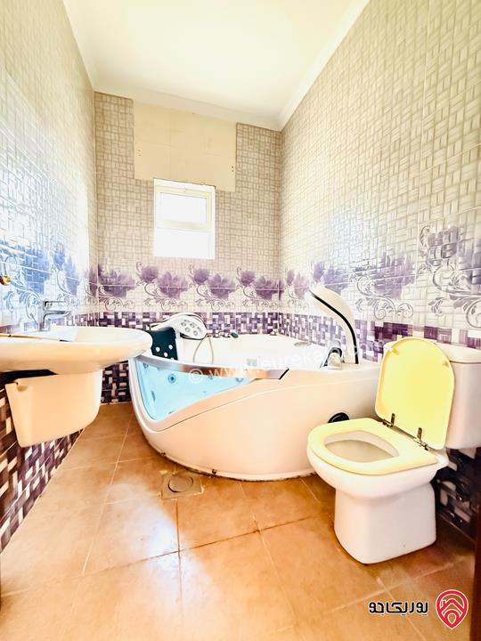 شقة ارضية مساحة 170م داخلي و 35م خارجي للبيع في عمان - طبربور 