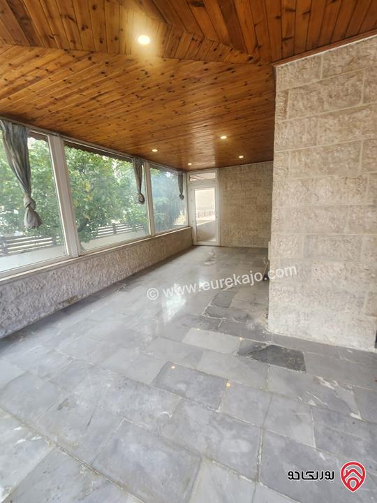 شقة أرضية مساحة 200م داخلي و 200م خارجي للايجار في عمان - دير غبار 