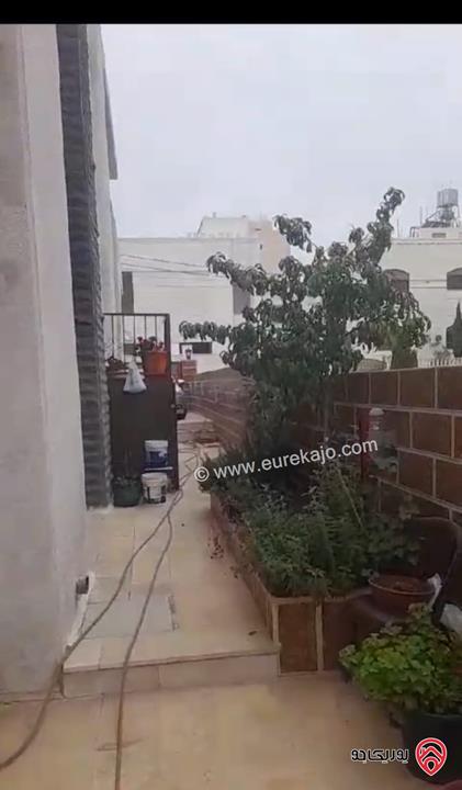 فيلا دوبلكس مساحة البناء 770م مساحة الارض 460م للبيع في عمان - البنيات