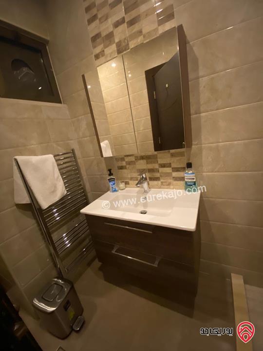 شقة ارضية فاخرة مفروشة مساحة 142م داخلي و 40م خارجي للايجار في عمان - الدوار الرابع جبل عمان