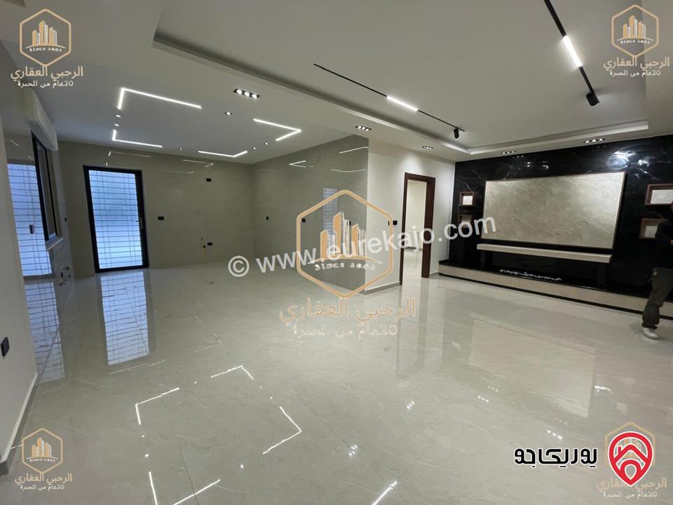 شقة فارغة أرضية مساحة 225م داخلي و 200م خارجي للايجار في عمان - الجبيهة